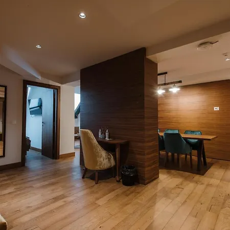Nais Hotel 4*