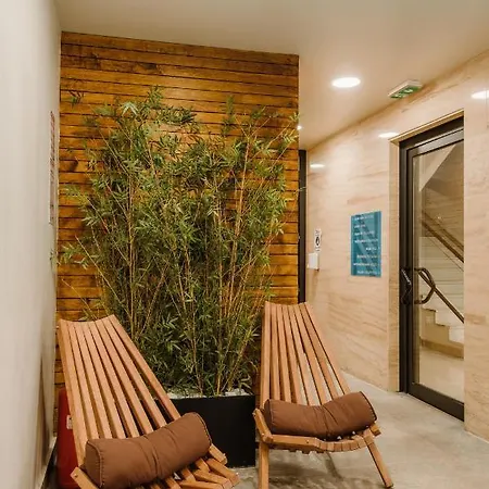 Nais Hotel