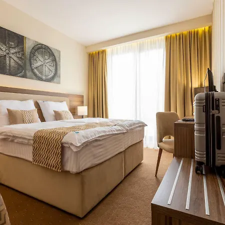 Hotel Nais 4*